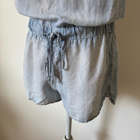 Anthropologie Cloth & Stone Blue Chambray Tencel Sleeveless Tie Waist Romper XS - Picture 6 of 10